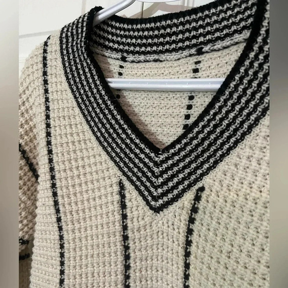 Ladies Knit Sweater - Picture 4 of 8